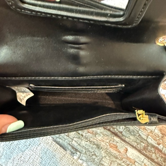 Beautiful Black and Gold Women's Evening Bag - Picture 7 of 8